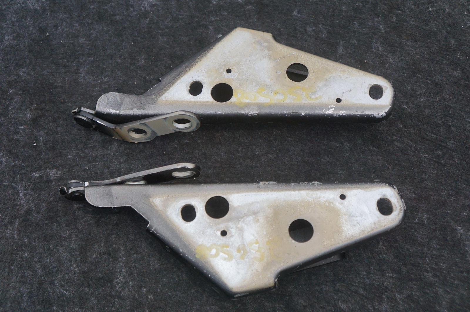 Set 2 Front Left & Right Hood Hinge OEM 80945700 Ferrari F430 Spider 2005-2009