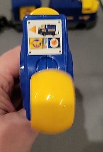GeoTrax Blue Pony Express Speedy Delivery Team Remote Train Cars Figure Works - Picture 5 of 10
