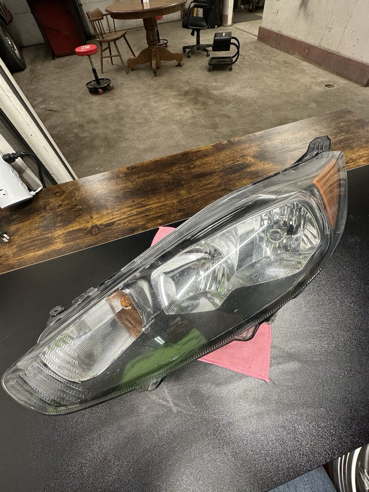 OEM | 2014 -- 2019 Ford Fiesta Halogen Headlight (Left/Driver)
