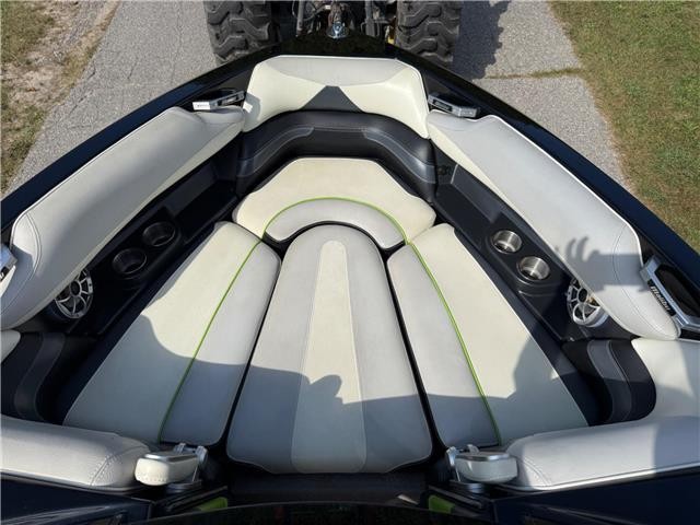 2015 Malibu Wakesetter 23 LSV  Black