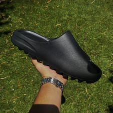 Yeezy slides onyx colorway sizes 6-8