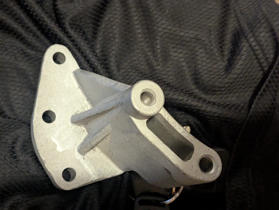 Soporte alternador Pontiac 1973-76 80 amperios Firebird Trans Am GP 400 455 350 GM... Foto 3 de 4