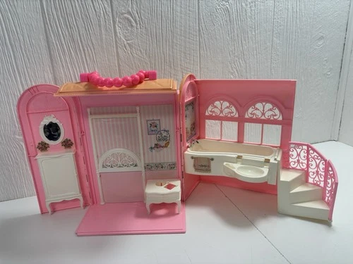 1998 VINTAGE Barbie Bed & Bath Playset House  Fold Up Pink Case Purse Doll Set