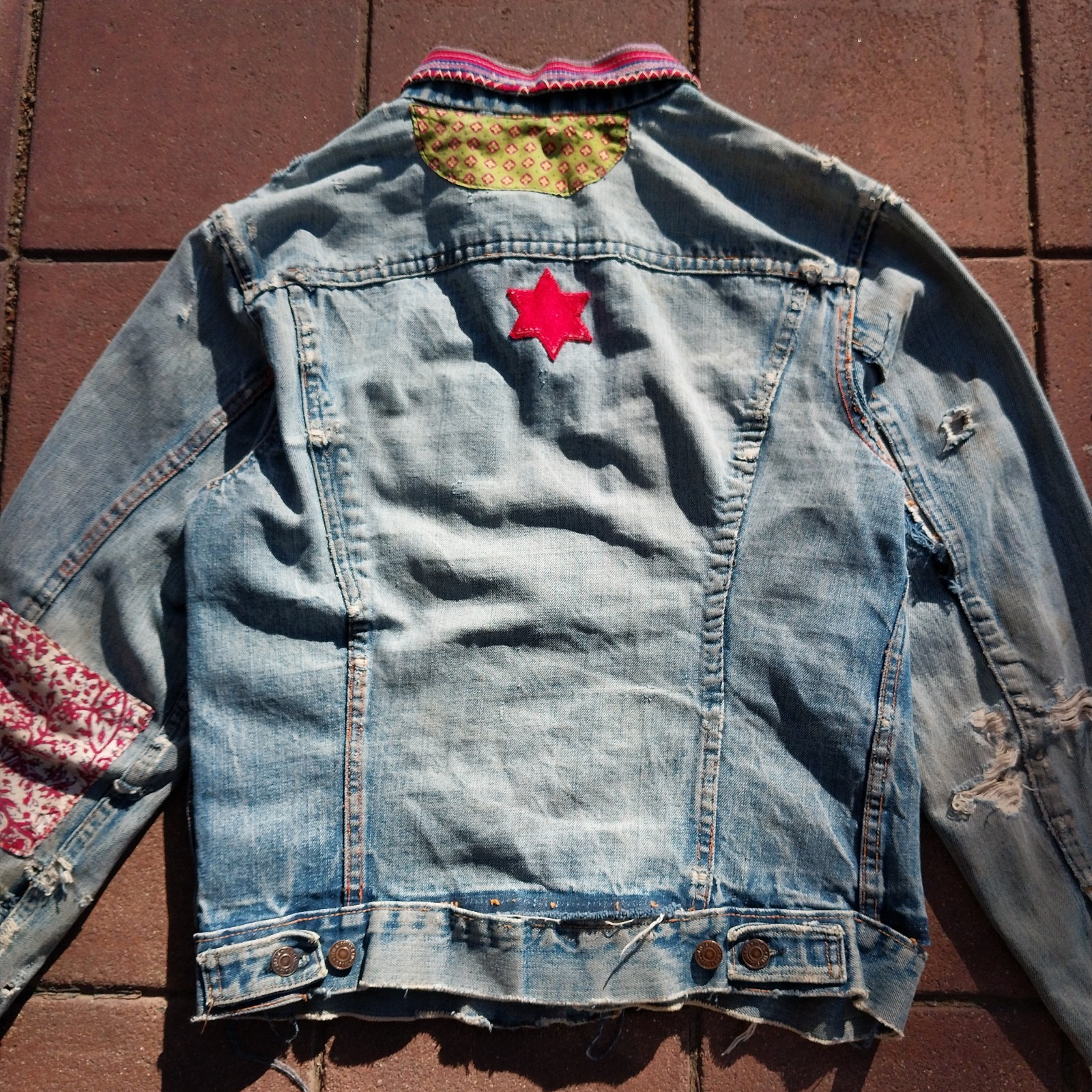 VTG THRASHED 1960s LEVI'S TYPE 3 DENIM TRUCKER JACKET HIPPIE REPAIRS JEANS USA image 3
