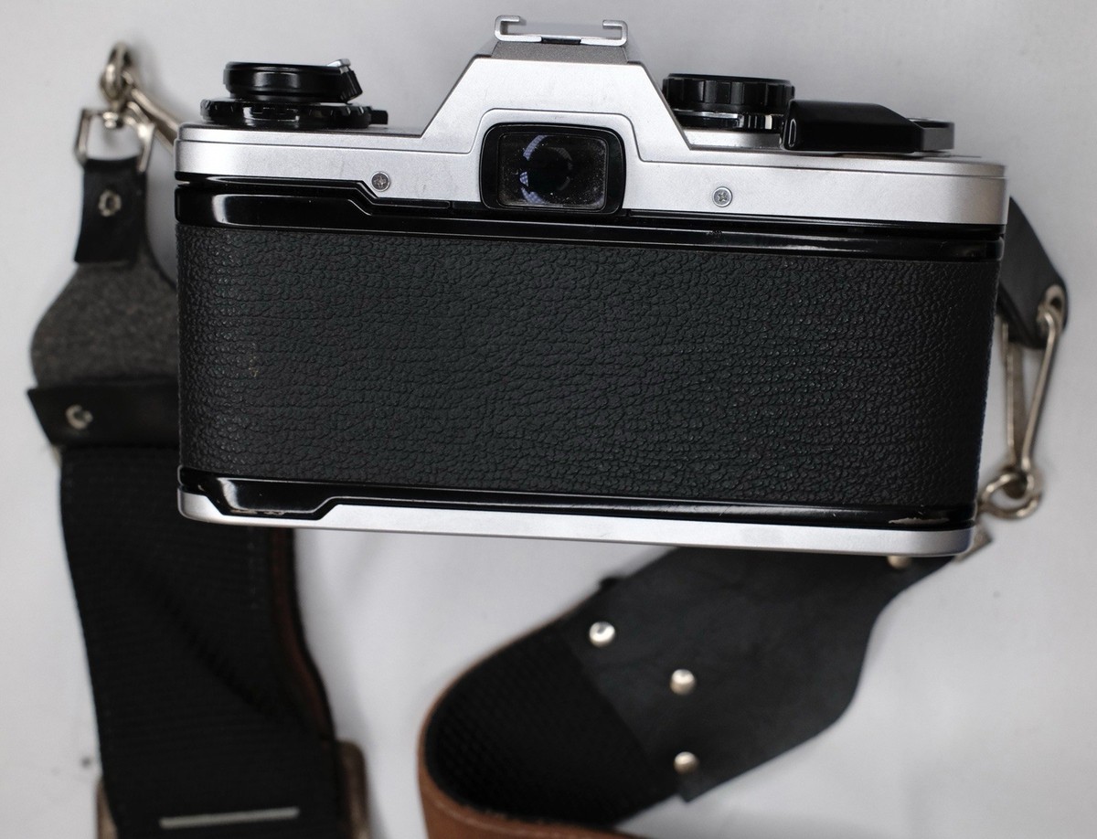 Olympus OM10 Camera Bundle With Tokina 80-200mm Lens