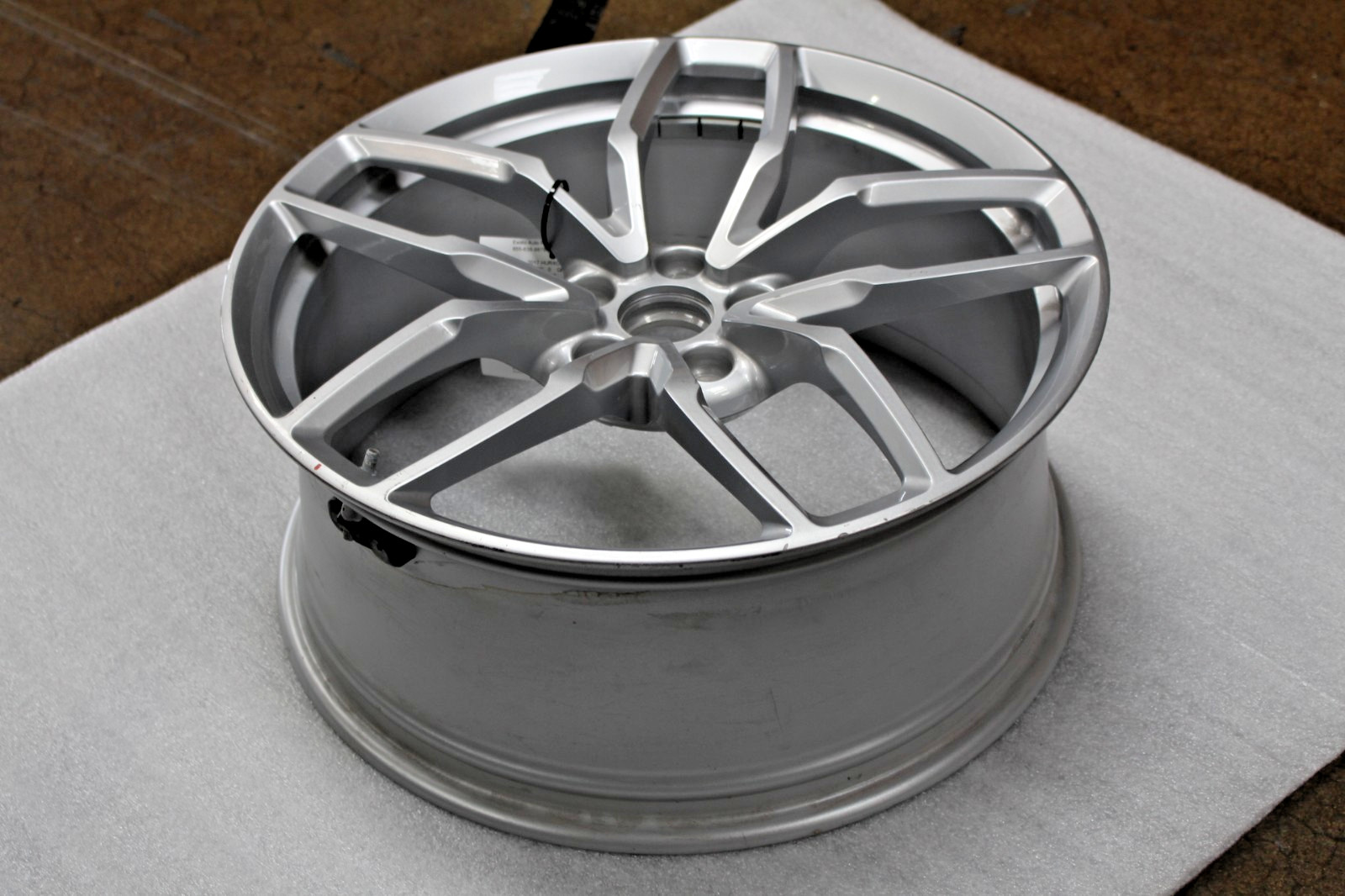 Lamborghini Huracan LP580, 610, Front Wheel, Used, P/N 4T0601017B