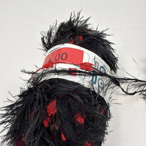 Vtg Y2k Eyelash Yarn Black, Red, Orange No Boundaries Fun Fur Hat Yarn 2 Skein - Picture 8 of 11