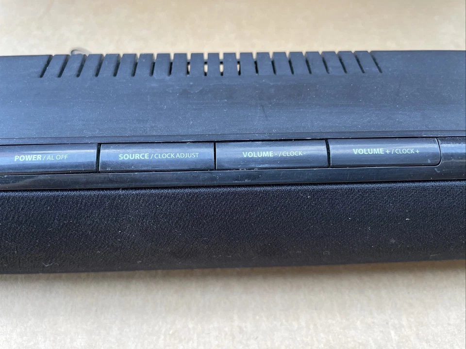 iLive ITP100B RS 20” Long Sound Bar Black Speaker Dock W/Remote, iPhone & iPod - Image 4 of 4