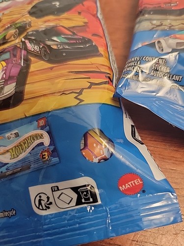 Hot Wheels Mystery Models 2024 Series 3 #6 Dune #7 Fast 4wd #10 Cosmic #9 Spider - Picture 3 of 8