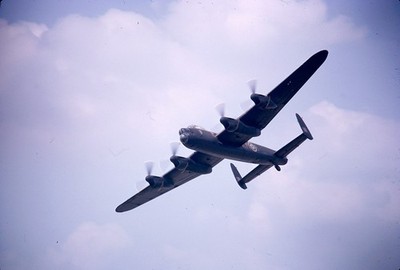 RAF, Lancaster, PA474, bei Lakenheath, 1970, ZWEI Flugzeugdias (Markierungen)