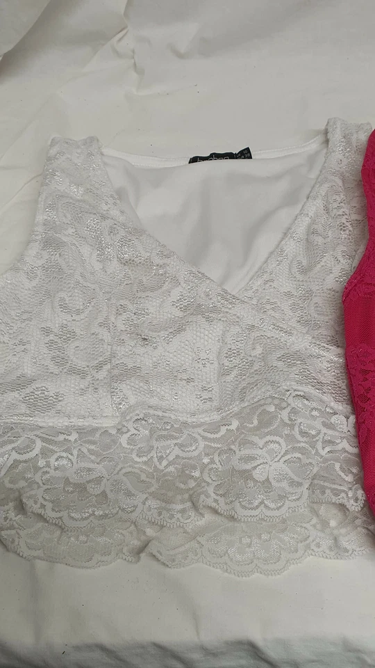 Par de camisetas sin mangas/chalecos sin mangas BooHoo talla 10 en rosa y blanco + superposición de encaje (379) Foto 2 de 4