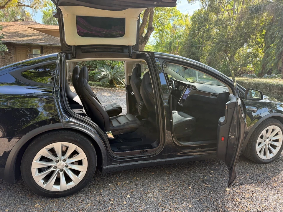 Tesla Model X 75D FSD 2017 Foto 3 de 4