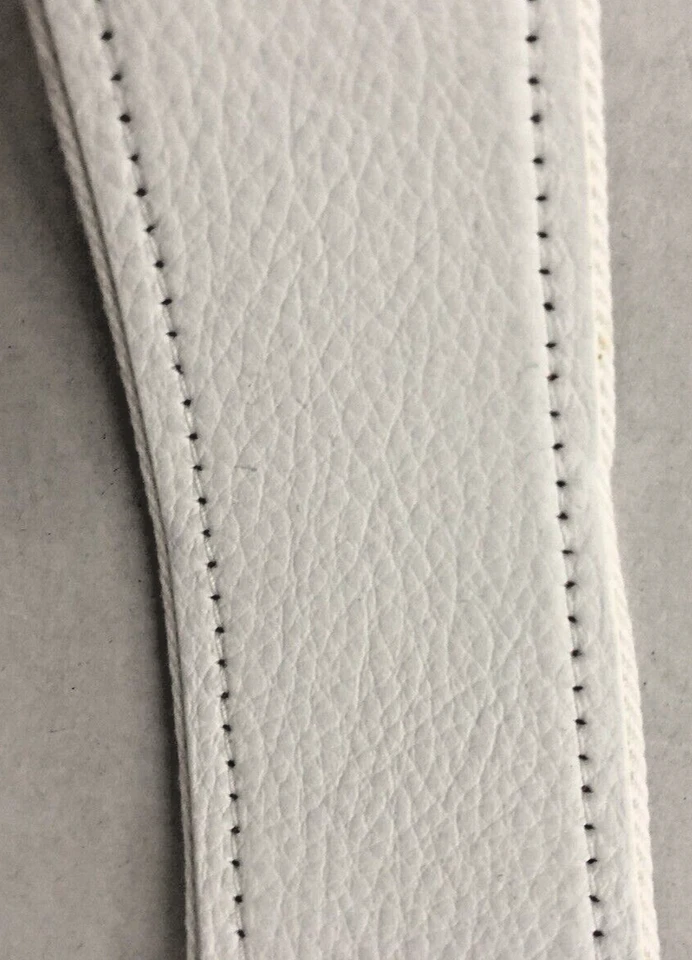 香奈儿帆布/皮革白色带红针银色五金按扣 — 第 4/4 张图片