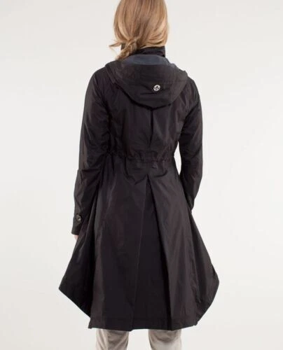 Lululemon ride on store rain jacket