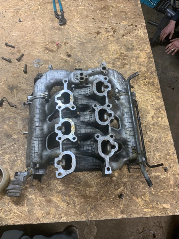 Conjunto de colector de admisión de motor Suzuki Grand Vitara 06 XL-7 2004-2006 2,7 L FABRICANTE DE EQUIPOS ORIGINALES Foto 2 de 2