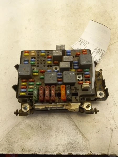 Motor caja de fusibles 00-02 GMC Sierra 1500 pickup 12193645 Foto 3 de 4