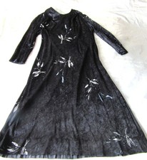 Abito da sera con giacca, anni 80. Taglia: 46 circa. Peluche seta nero/bianco