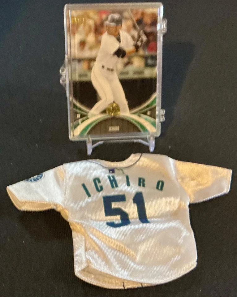 Mini camiseta Ichiro 2005 Upper Deck # 59 con tarjeta y estuche mini réplica Jersey Foto 4 de 4