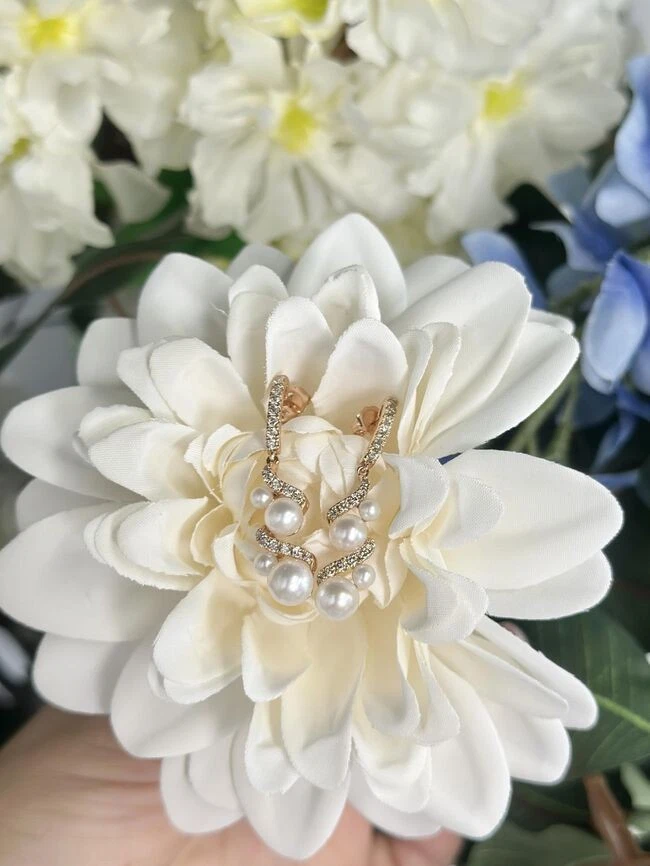 Pendientes colgantes LeVian de oro rosa de 14 quilates con diamantes blancos de perlas de agua dulce de 0,55 quilates Foto 4 de 4