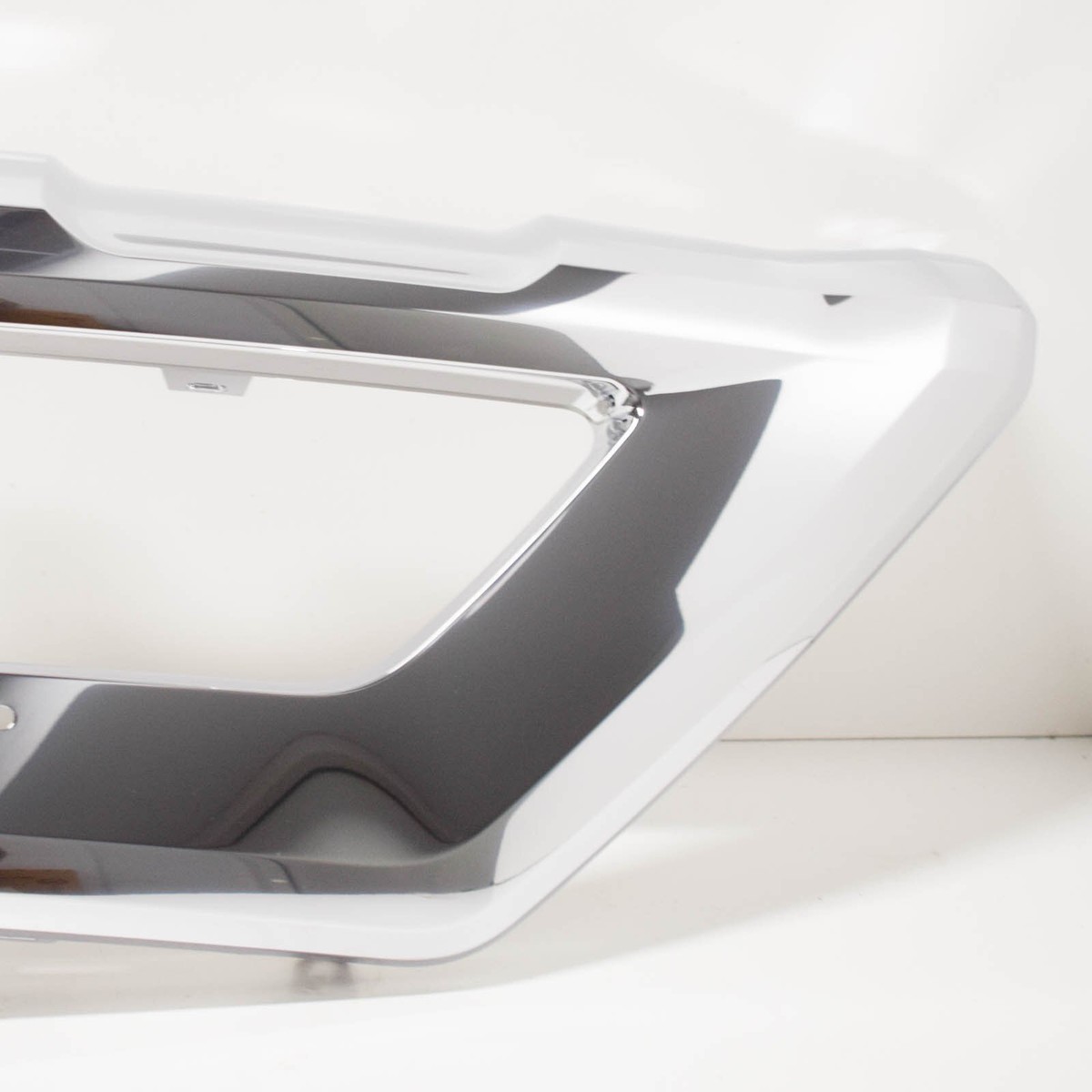 NEW MB GLK-CLASS X204 FRONT BUMPER LOWER GRILLE CHROME TRIM