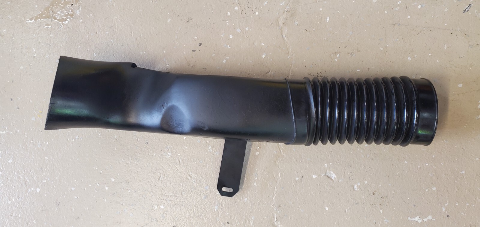Ferrari 308 Air Filter Cleaner Box Tube w/ Hose
