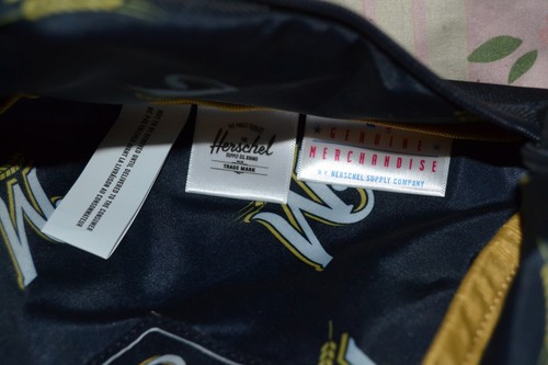Herschel x Major League Baseball Milwaukee Brewers Hip Pack Bum Bag Unused - Picture 6 of 6