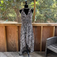 White House Black Market Animal Print Sleeveless Hi-Low Dress Size 6. NEW