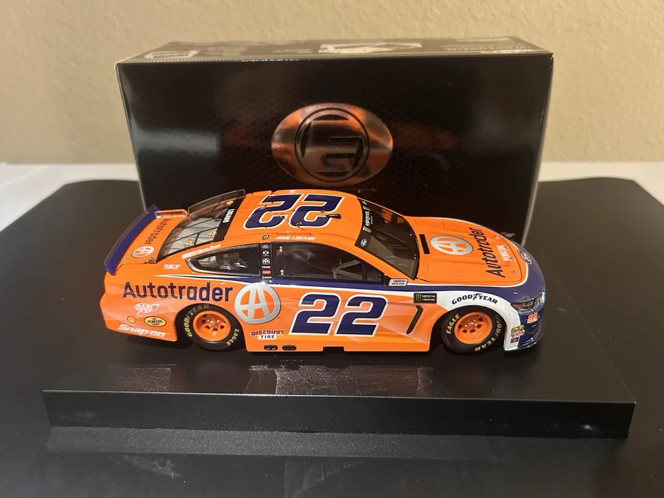 Joey Logano #22 NASCAR Elite Diecast 1/24 Auto Trader 2019 Ford Mustang - Image 2 of 4