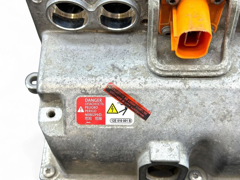 Volkswagen Golf VII 2015 Voltage Converter Inverter TSL3618 - Image 4 of 4