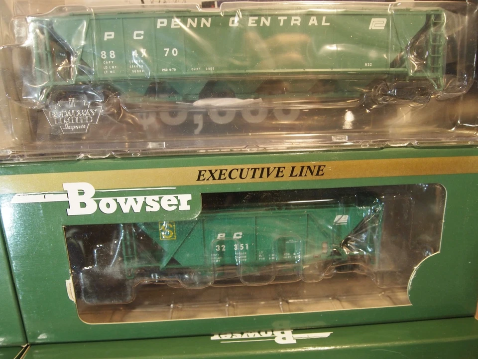 BOWSER +BROADWAY PENN-CENTRAL  6-FREIGHT CAR LOT 2-50' BOX CAR,3-COV HOP+CABOOSE - Image 4 of 4