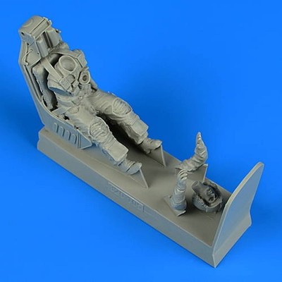 US Navy Pilot w ejection seat for A-7E Corsair II early /1:32 - Aerobonus 320105