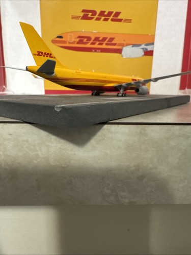 Phoenix Models 400 scale diecast model DHL A330-3P2F Commercial Airliner D-ACVG - Picture 14 of 15