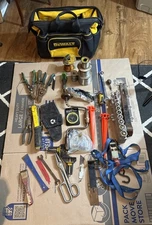 A DEWALT TOOL BAG WITH WITH RANDOM TOOLS INCLUDED, ITEMS ARE UNTESTED