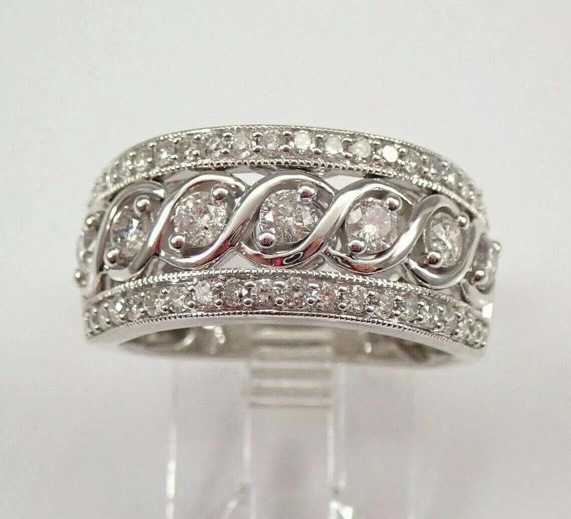 Brillante anillo de compromiso de diamantes de corte redondo creado en laboratorio de 4 quilates acabado en oro blanco de 14 quilates