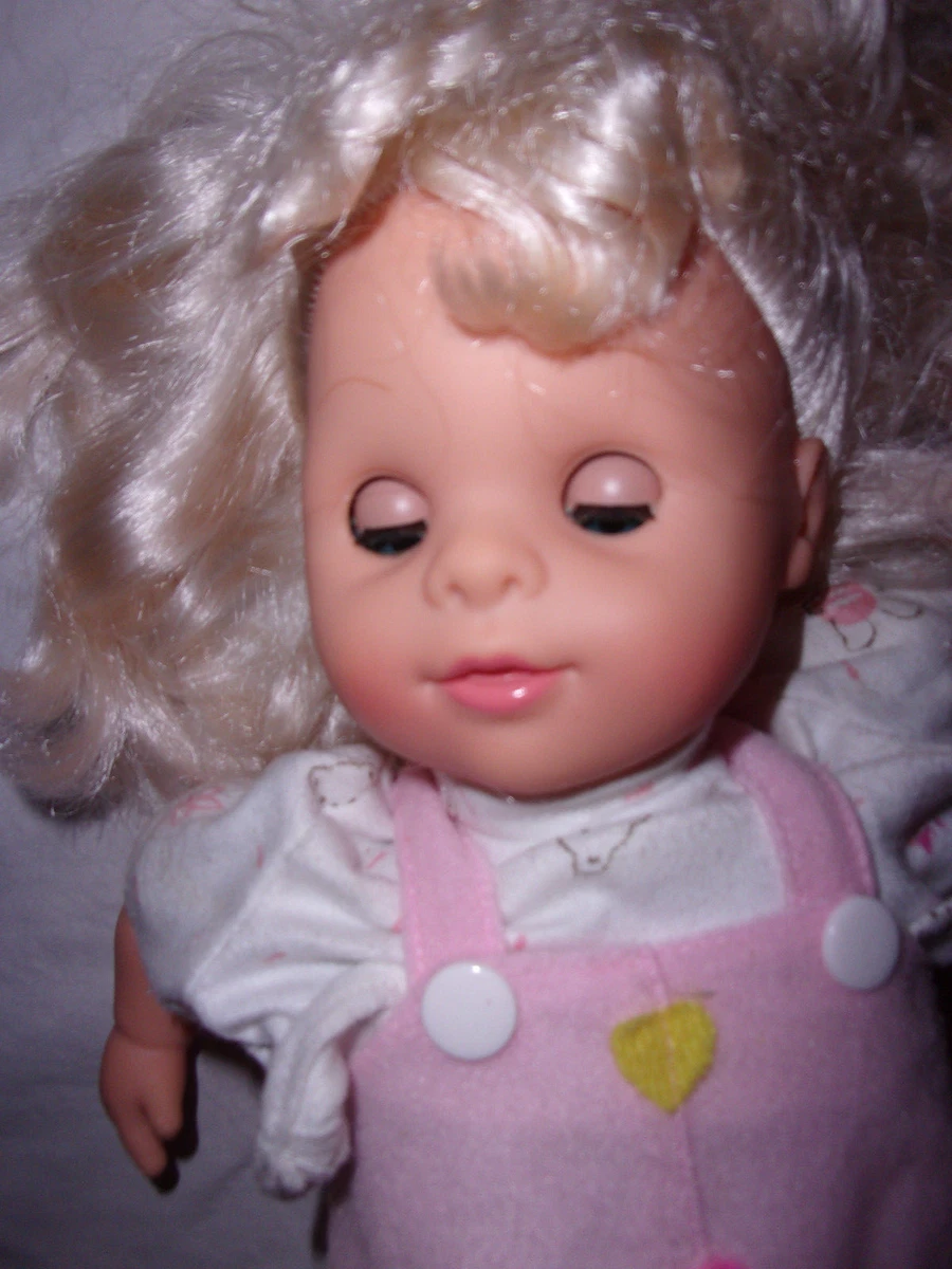 Baby alive doll sales that blinks