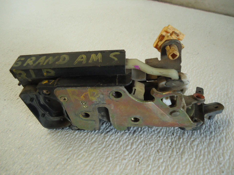 Pontiac Grand AM 2004 cerradura de puerta trasera derecha Foto 2 de 4