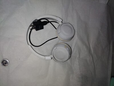 JBL Harman T450BT Wireless Bluetooth On Ear White Headphones, used as is