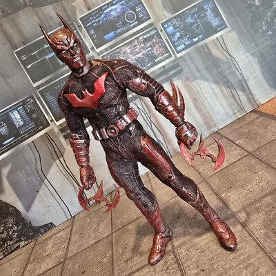 Mezco One 1:12 SDCC 2018 Batman Beyond Custom Battle Damage McFarlane Superman  