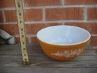 Vintage 2 1/2 Qt. BUTTERFLY GOLD GRAPHIC Pyrex Milk Glass Mixing Bowl 403 USA