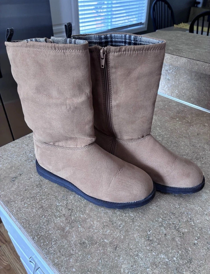 Botas de invierno Mukluks talla 8 Foto 2 de 3