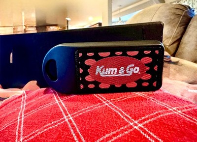  BRAND NEW IN BOX  KUM & GO WIRELESS BLUETOOTH SPEAKER W/ Adapter!
