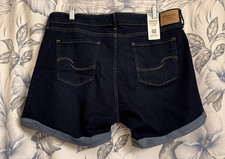 Signature Gold by Levi Strauss Womens Mid-Rise Stretch Denim Shorts Size 18W NWT