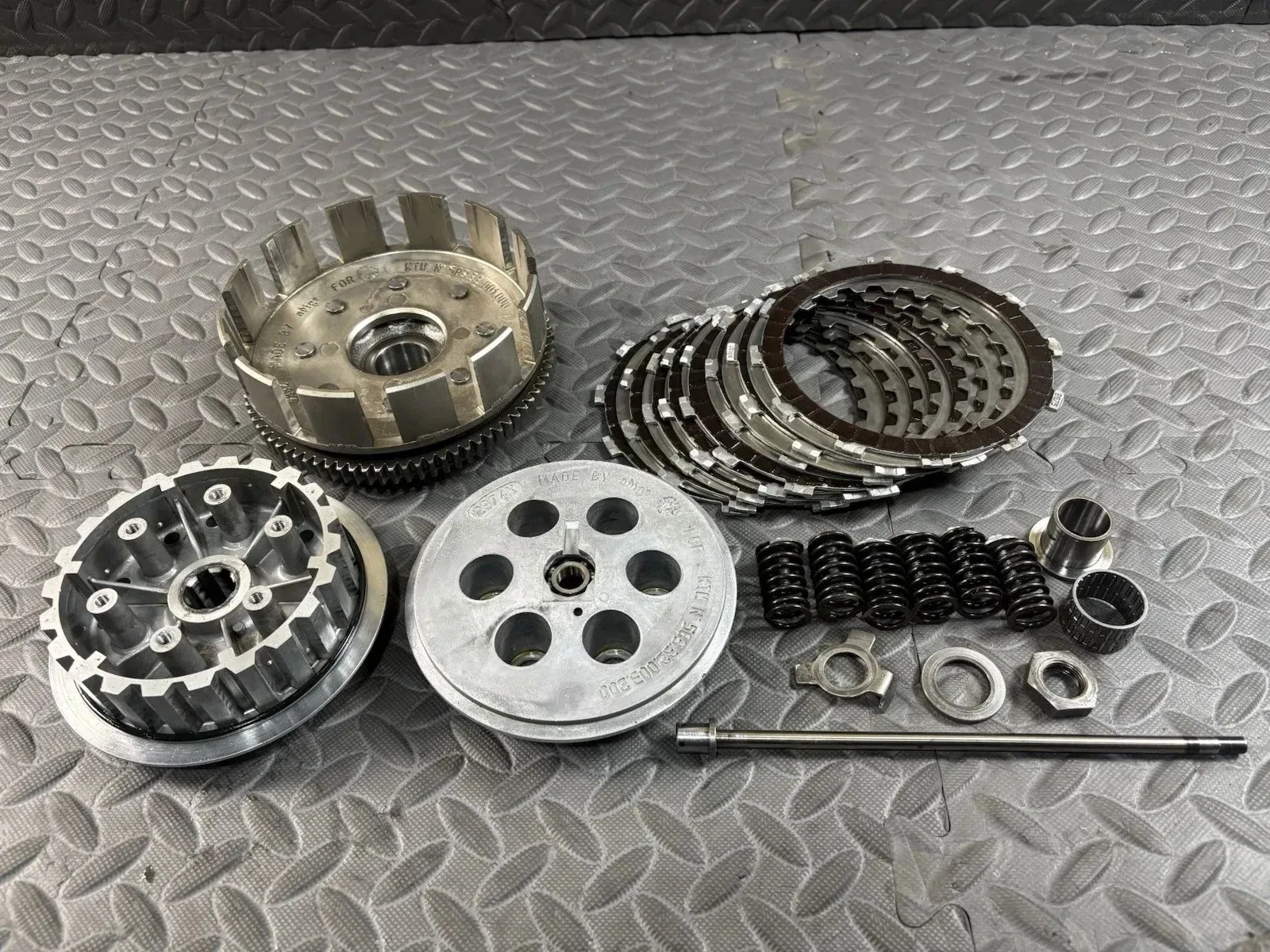 2000 KTM Duke 640 400 SXC LC4 OEM Clutch Basket Plates Hub Set 58332001081