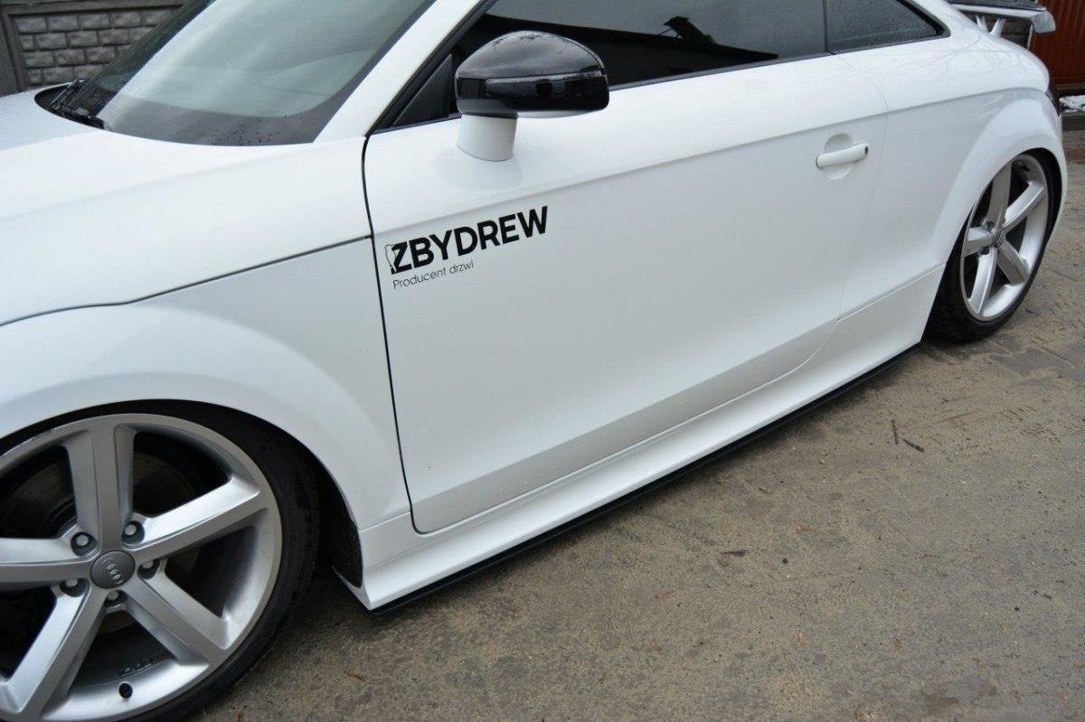 Rajouts des bas de caisse Maxton pour Audi TT MK2 RS en noir brillant
