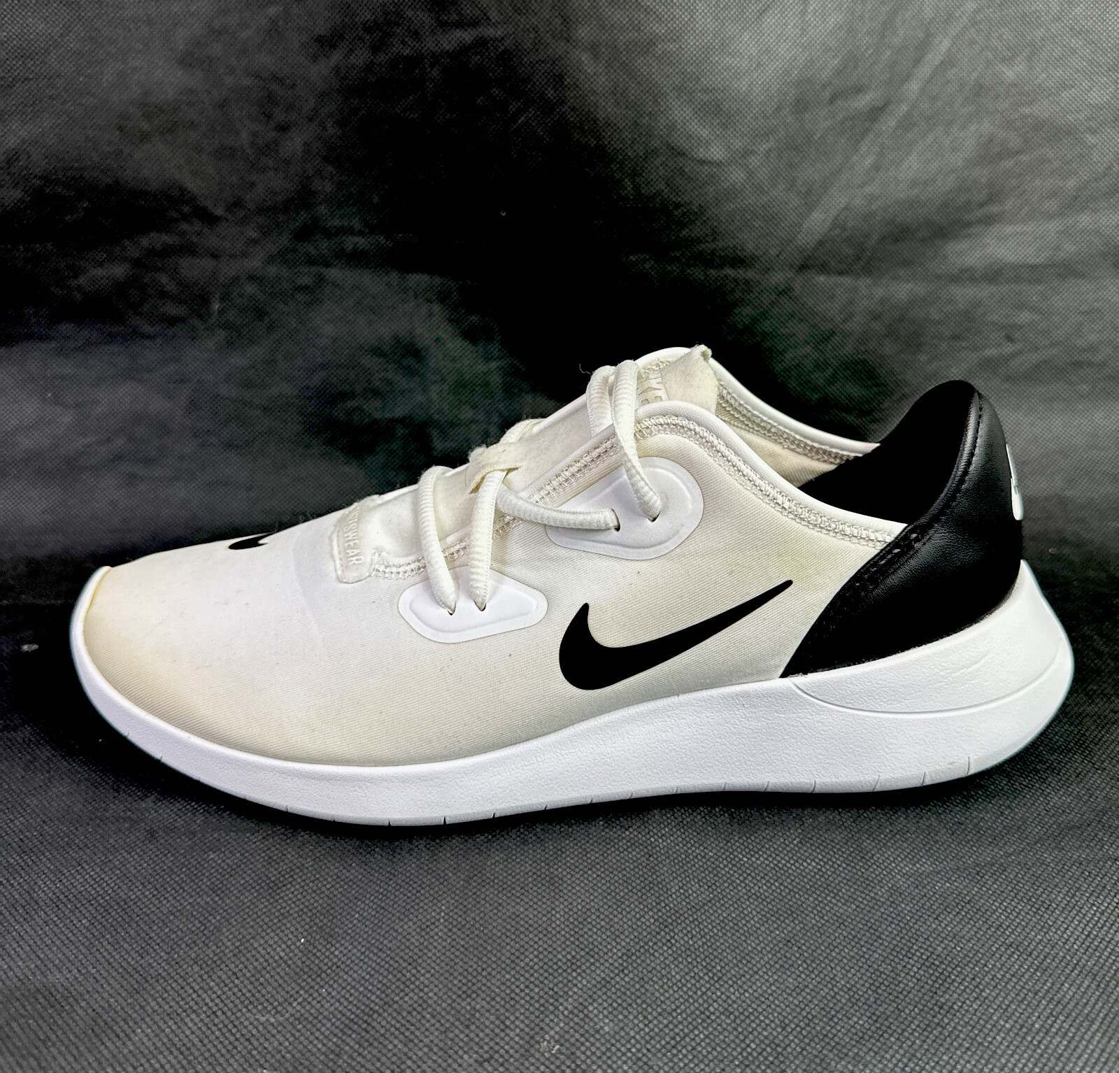 SAOLA NIKE Hakata (GS) scarpe da corsa basse AO1242 100 bianche nere giovani taglia 5 5 ottime condizioni