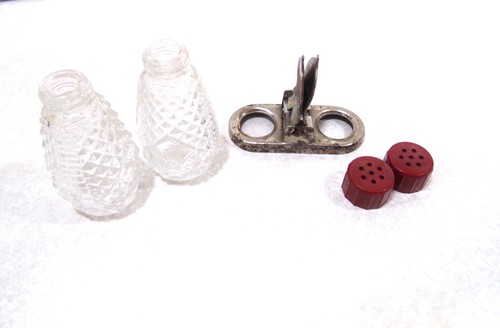 VINTAGE LOT 2 DIAMOND GLASS SALT & PEPPER SHAKER + SUGAR SILVER BASKET FLIP LID - Picture 6 of 6