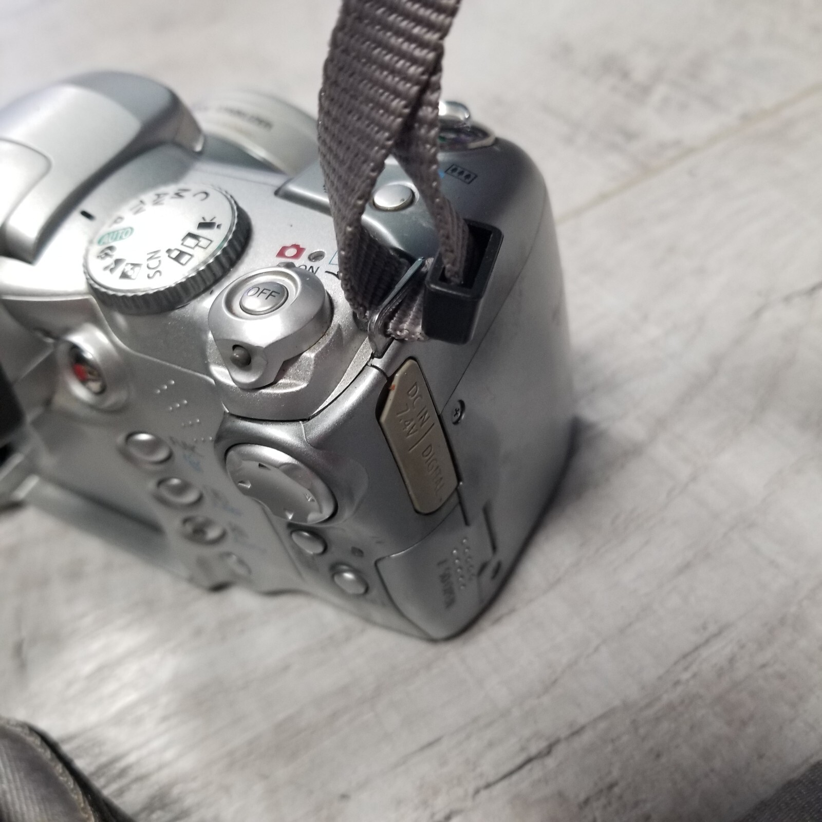 Canon PowerShot S2 IS 5.0MP Digital Camera Silver Battery Door Stuck