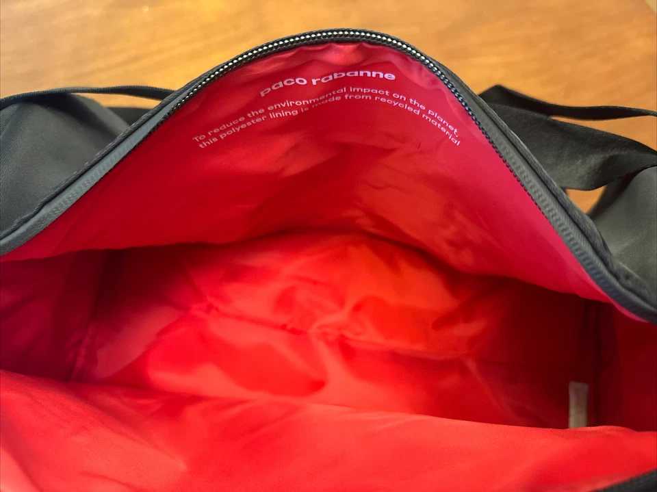 Bolso grande de mano Paco Rabanne 1 millón negro de lona para gimnasio de fin de semana 18”x9,5”x11 Foto 4 de 4
