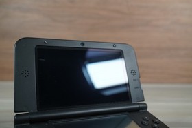 Nintendo 3DS XL Black/Black - Dead pixels top screen, otherwise working