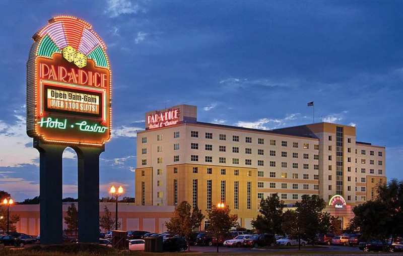 Par-A-Dice Gift Certificate Deluxe Room Stay & Menu Item At The Tin Lizard $160